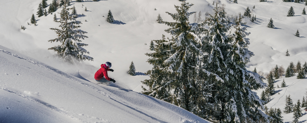 The best ski jackets for women - Hunter Chalets