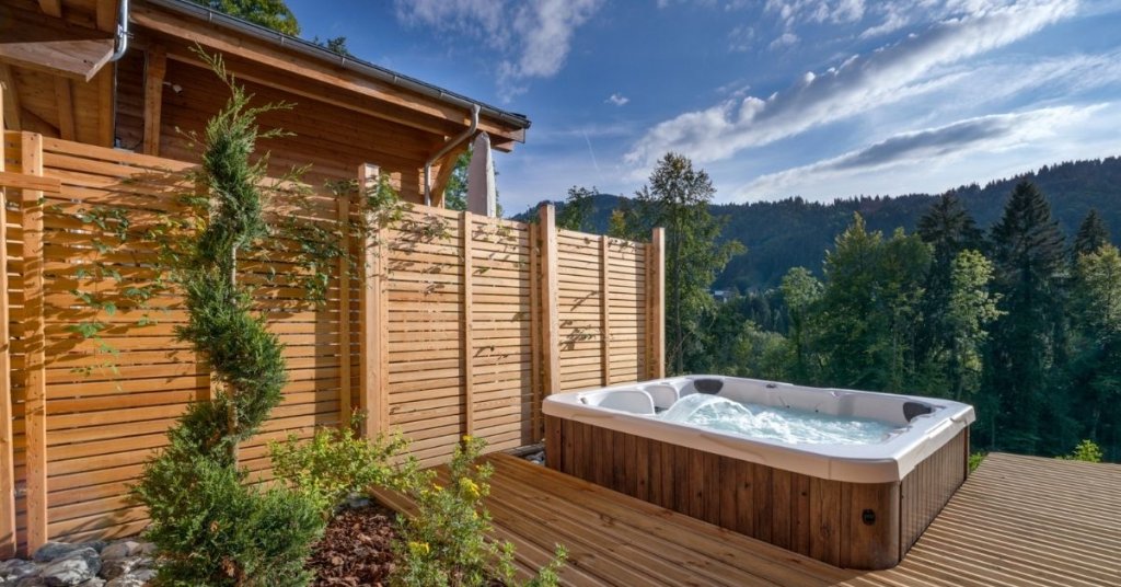 Chalet Lorne hot tub featuring scenic views of Parc des Dérêches 