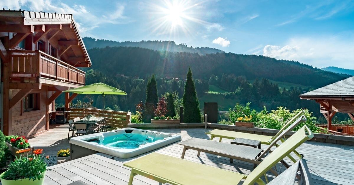 Outdoor hot tub at Chalet Aubois in Morzine