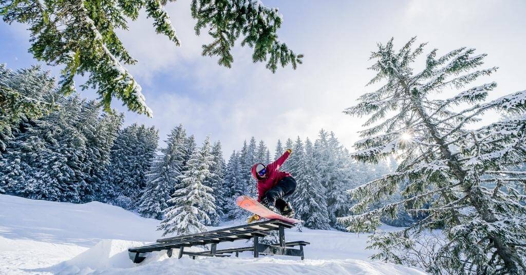 Les Gets things to do during winter - snowboarding